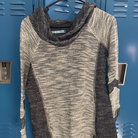 Maurice’s sweater w/ pockets! Ladies size medium - Picture 2 of 7
